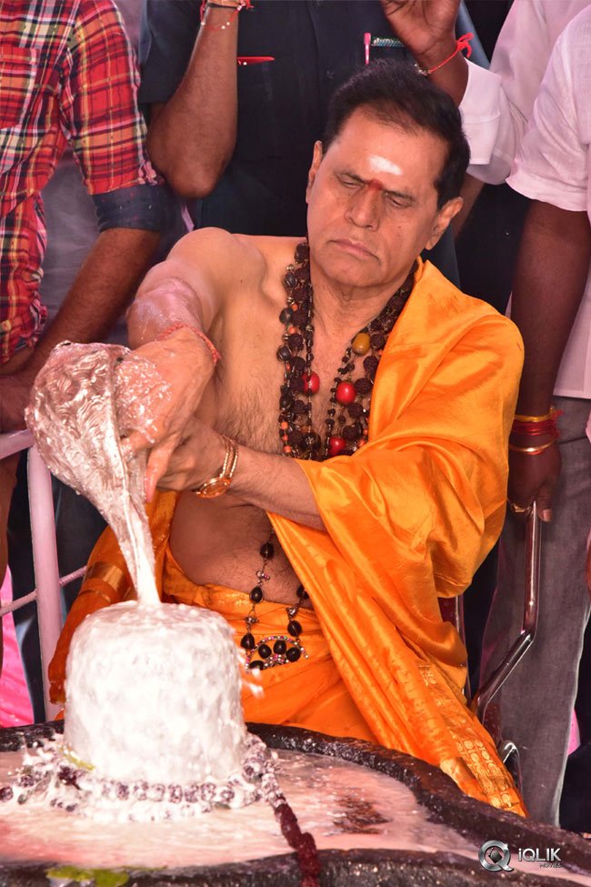 Balayya-and-Subbarami-Reddy-facilitate-Kaikala-Satyanarayana-Photos